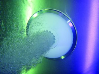 Massageduesen im Pool auf Mallorca