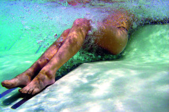 Luftsprudelliege im Pool auf Mallorca