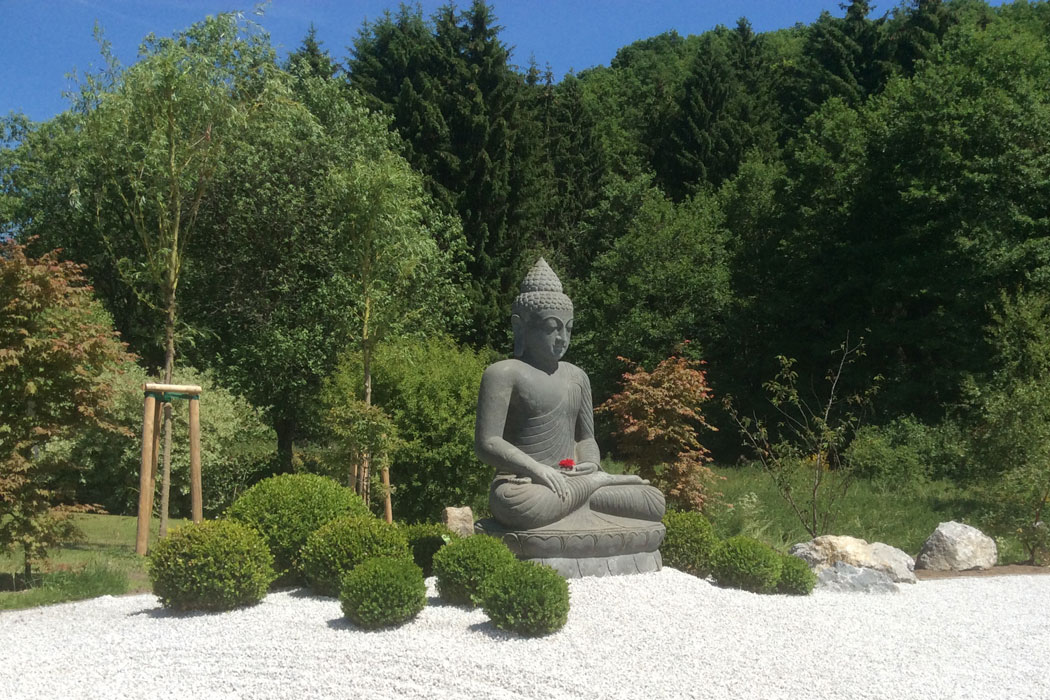 Buddha-Dekoration für den Mallorca-Garten