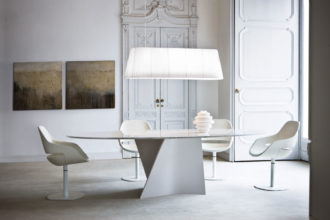 Eleganter Tisch für die Mallorca-Finca