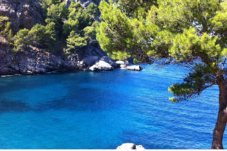 Blaue Flaggen auf Mallorca